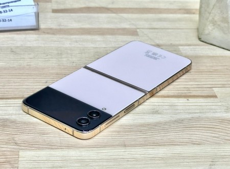 Samsung Galaxy Flip 4 8512Gb Gold 1